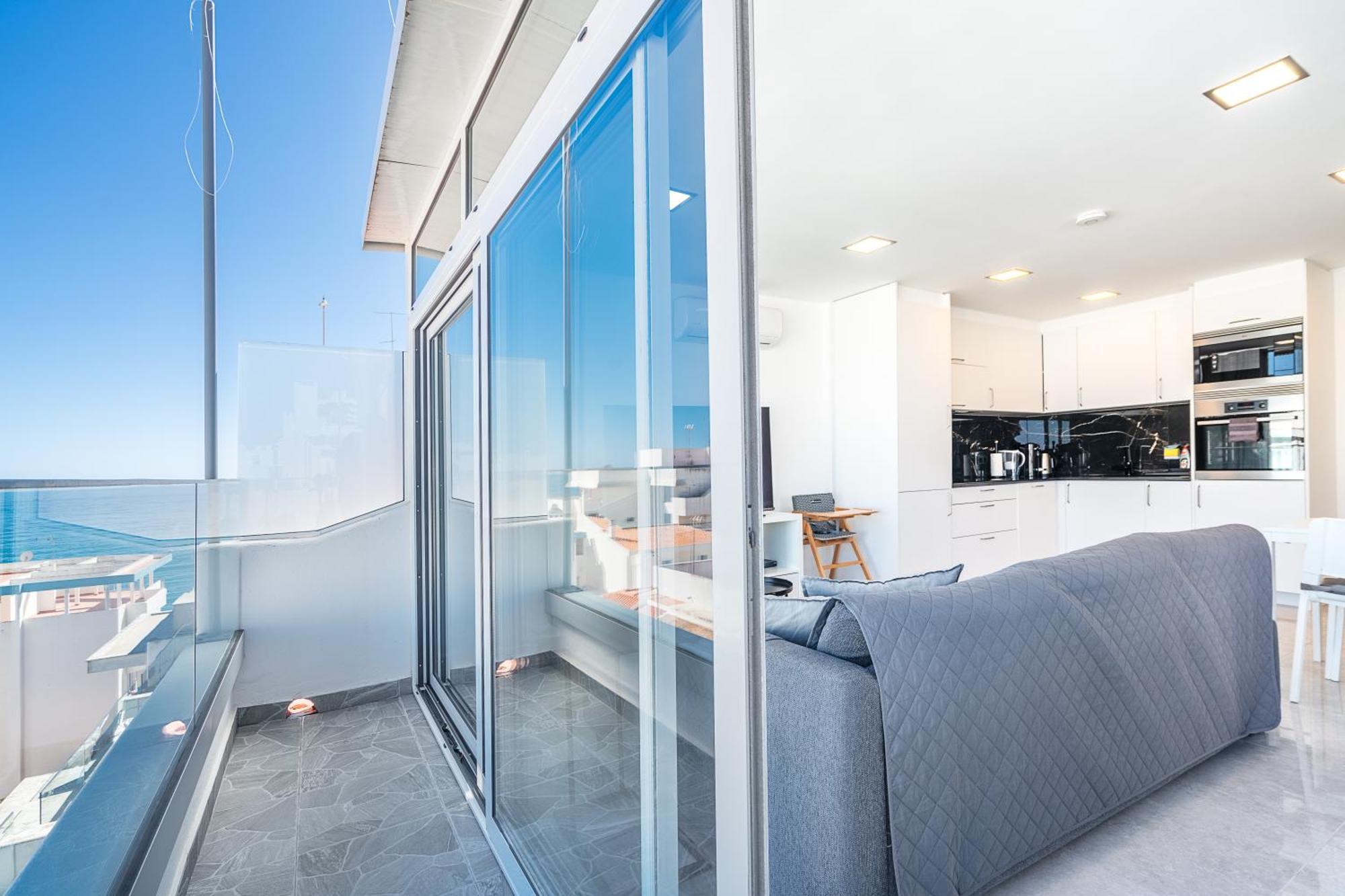 New Luxury Penthouse Beachfront In The Algarve Armacao de Pera